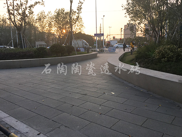 【上海***路提升】陶瓷透水磚項目工程
